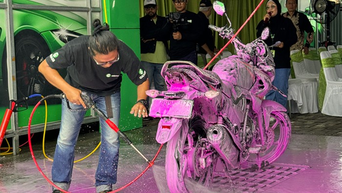 Cuci Motor dan Mobil I Clean: Sentuhan Bersih yang Bikin Cilacap Lebih Bercahaya